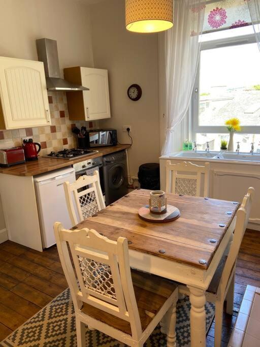 Beautiful Traditional Flat In The Center Of Largs. Εξωτερικό φωτογραφία